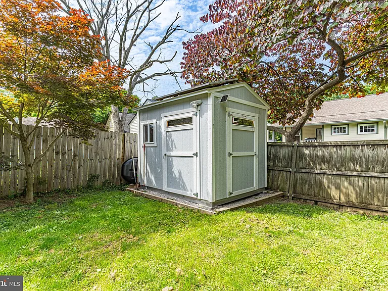 3 Groves Ave — Photo 35