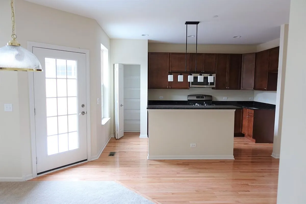 3 bed, 2.5 bath, 2200 sqft, $4,850 — Photo 1