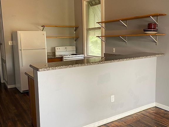 3rd image of 706 Tricou St #706