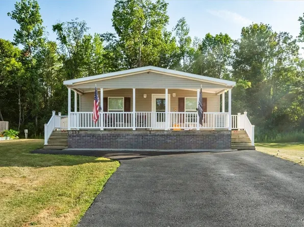 139 Royal Meadows Dr, Clinton, NY 13323