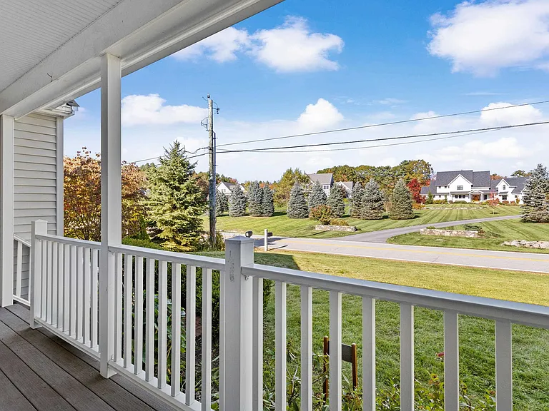 22 Maple Rd — Photo 2