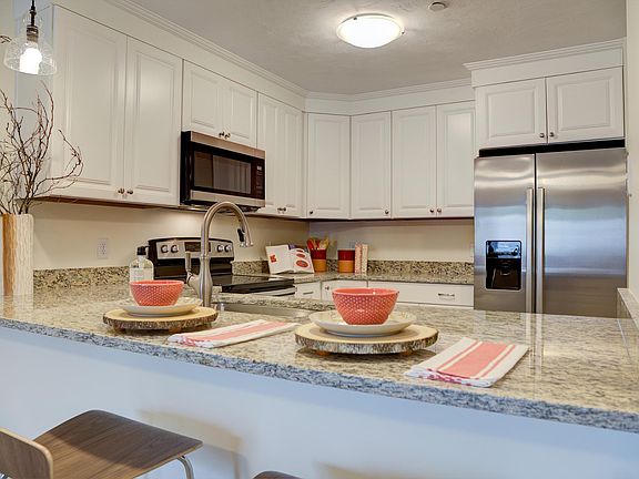 3rd image of 5 Evergreen Dr APT 504