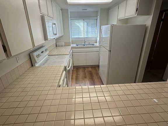 5th image of 522 Via De La Valle Unit G
