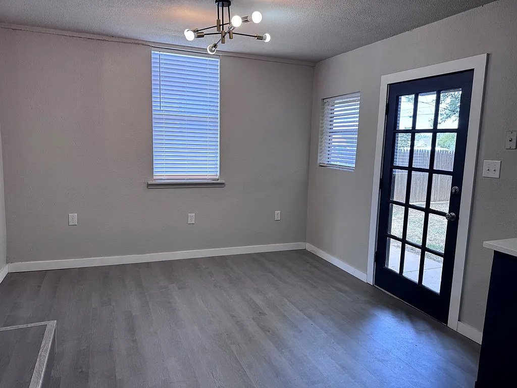 907 East 15th Street - 1 — Photo 3