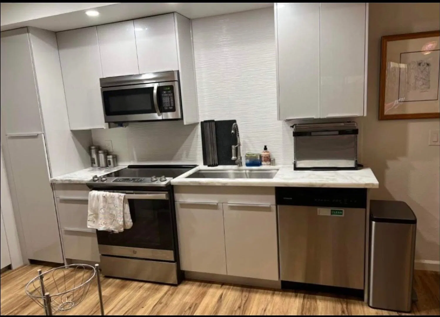 Golden Hill Living: Flexible 2BR Furnished or Unfurnished Options — Photo 1