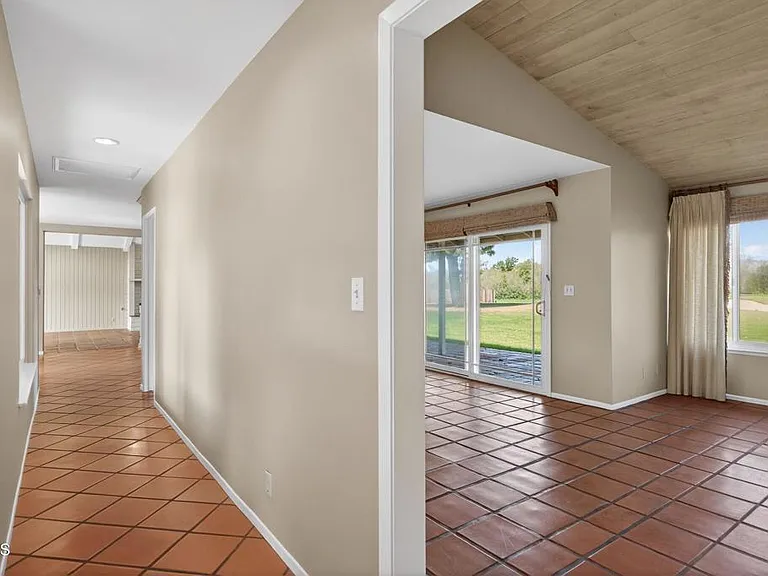 1525 Fairway Dr — Photo 8