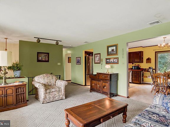 4th image of 211 Hanshue St