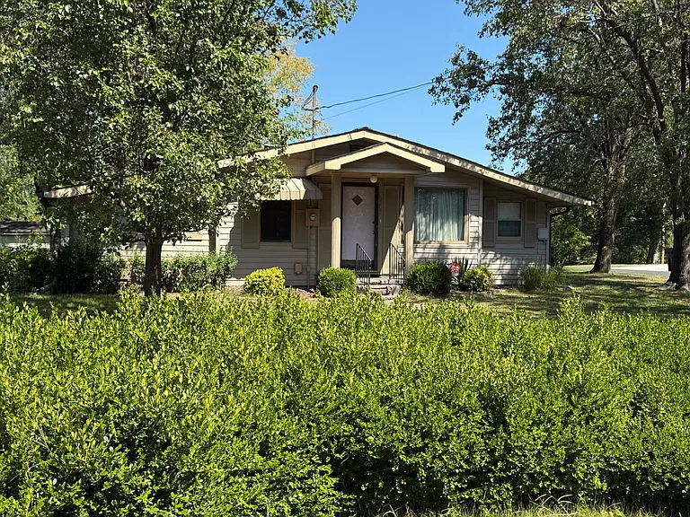 6305 US Highway 60 W — Photo 1