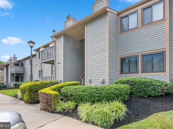 604 Woodhollow Dr, Marlton, NJ 08053
