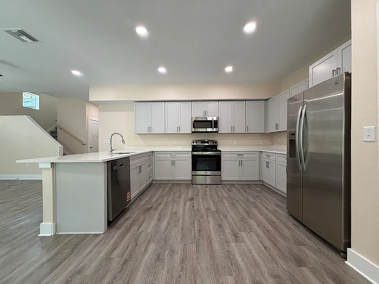 4409 NW 31st Ave — Photo 5