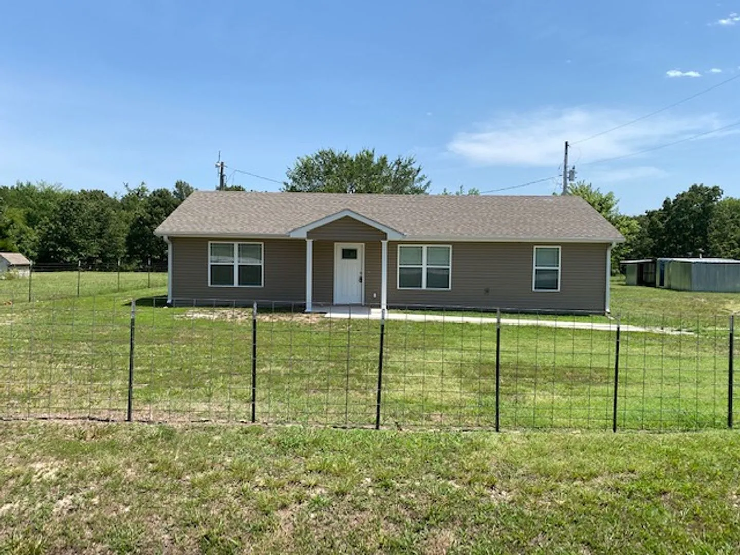 Beautiful Country Home For Lease! — Photo 1