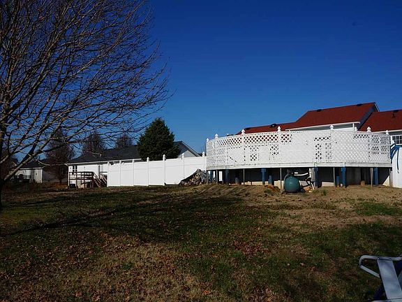 2nd image of 195 Phelps Ct