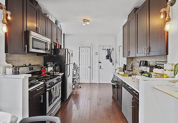 2nd image of 70 E 116th St #3