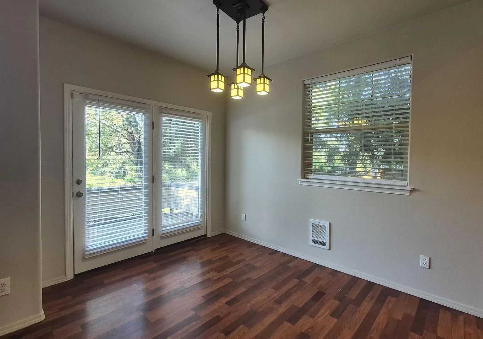 Edgefield Town Home Just steps away from McMenamins Edgefield, and Old Town Troutdale — Photo 4