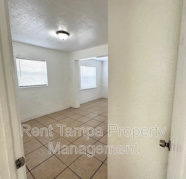 626 31st St S — Photo 10