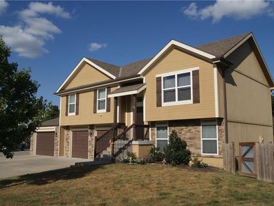 706 Terry Dr, Pleasant Hill, MO, 64080