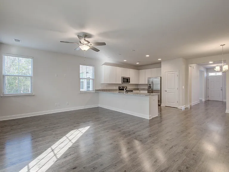 7821 Montview Rd — Photo 1