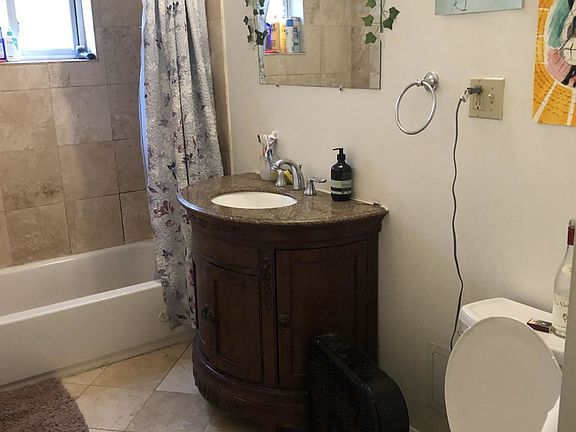 landlord_unit_photo_49171142_16