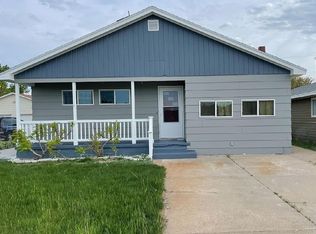 213 E 16th St, Cozad, NE 69130
