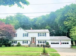15 Claremont Cir, Milford, CT 06460