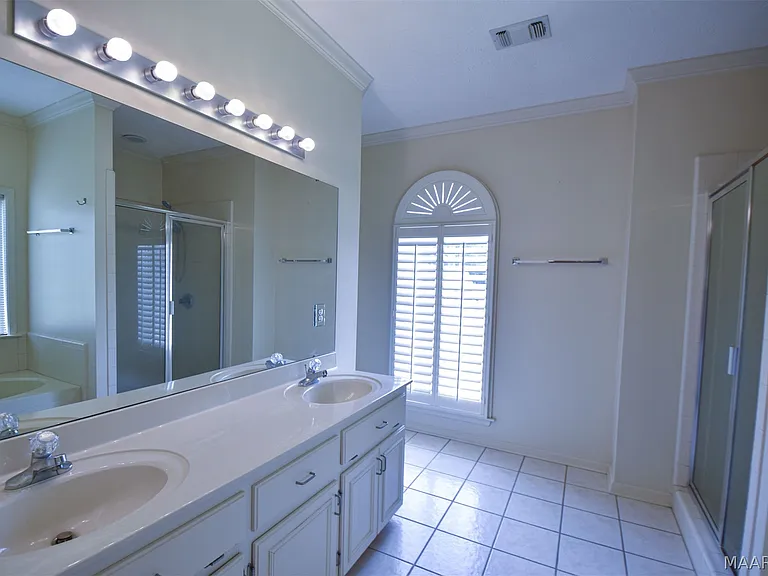 1691 Rambling Brook Ln — Photo 34