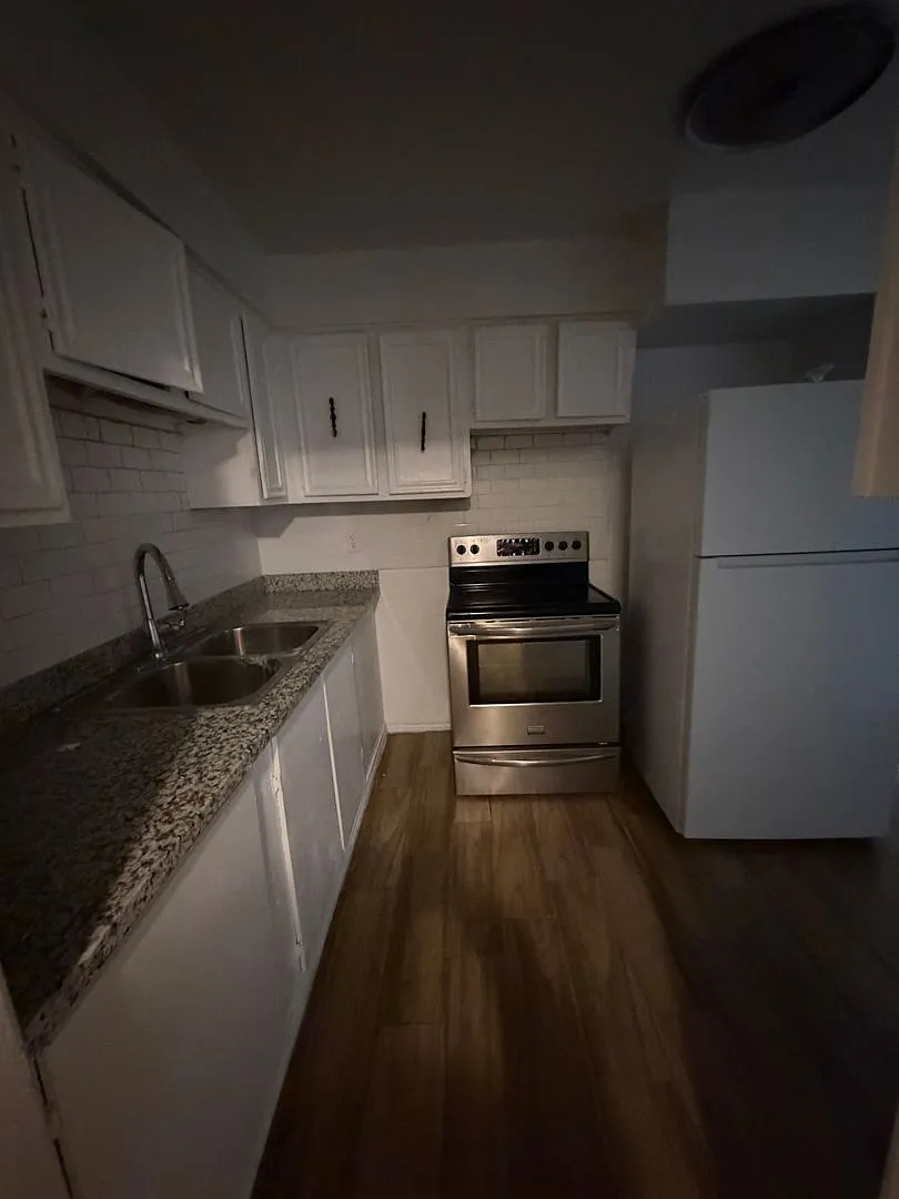 3 Bedroom - 1.5 Bath — Photo 4