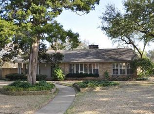 806 Rainbow Dr, Dallas, TX 75208