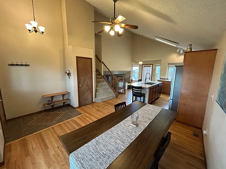 1405 Coolcrest Dr — Photo 4