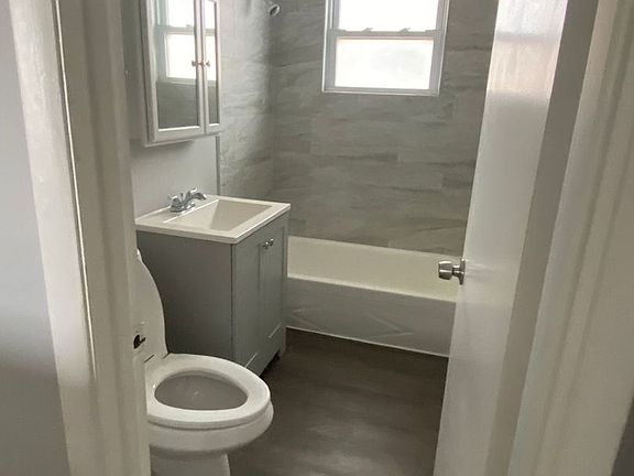 4th image of 3625-3646 147th Pl #14619-2W