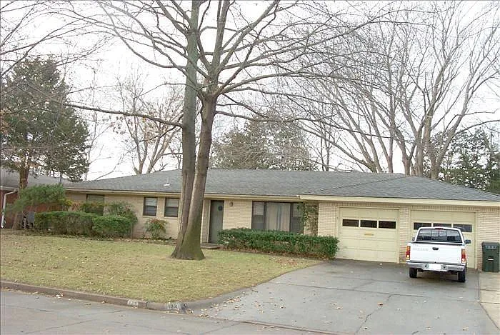 132 N Sherry Avenue — Photo 1