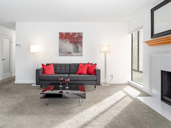 3rd image of 924 Beach Park Blvd APT 19