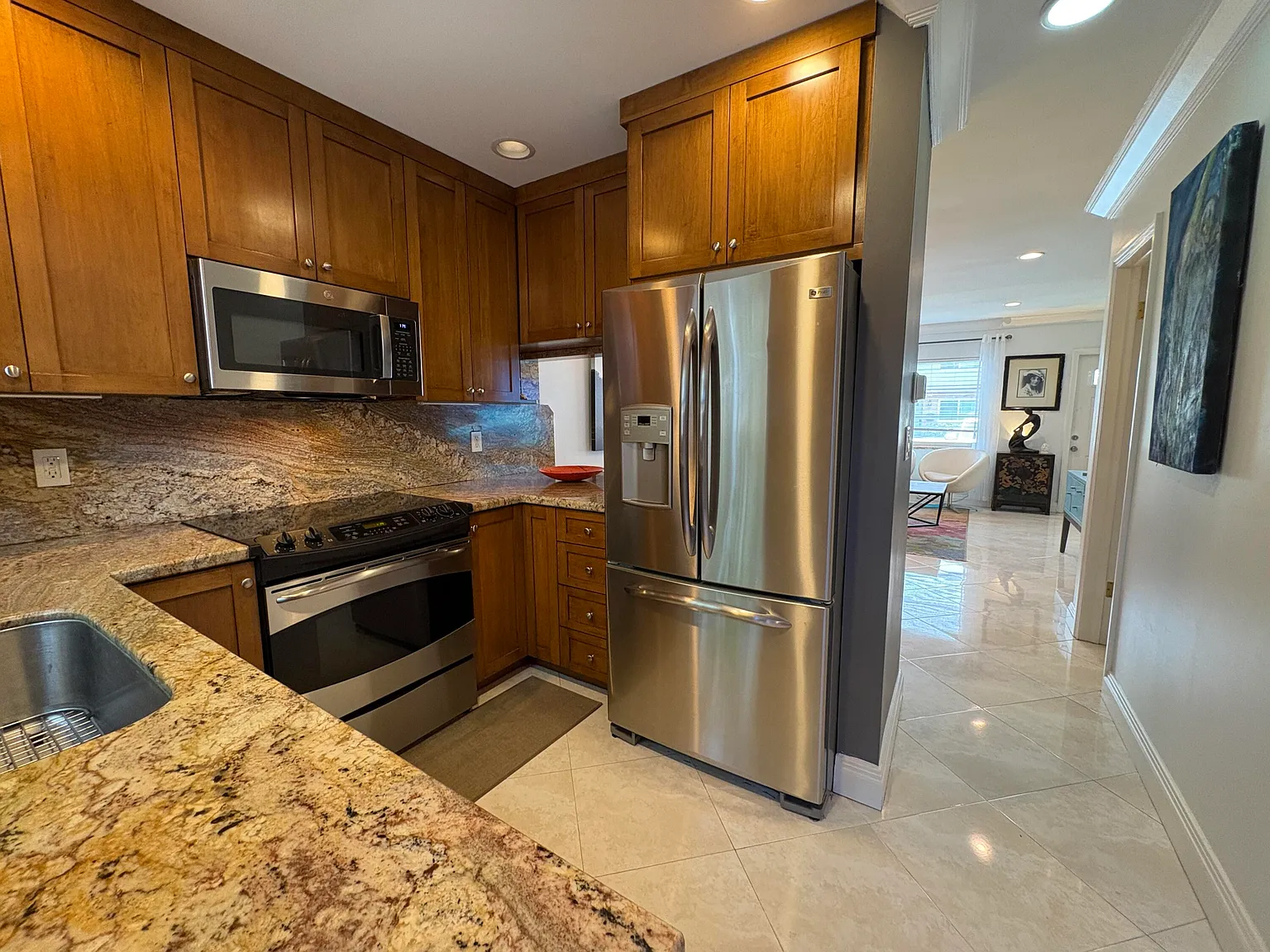 2 bed, 1.5 bath, 960 sqft, $2,450 — Photo 2