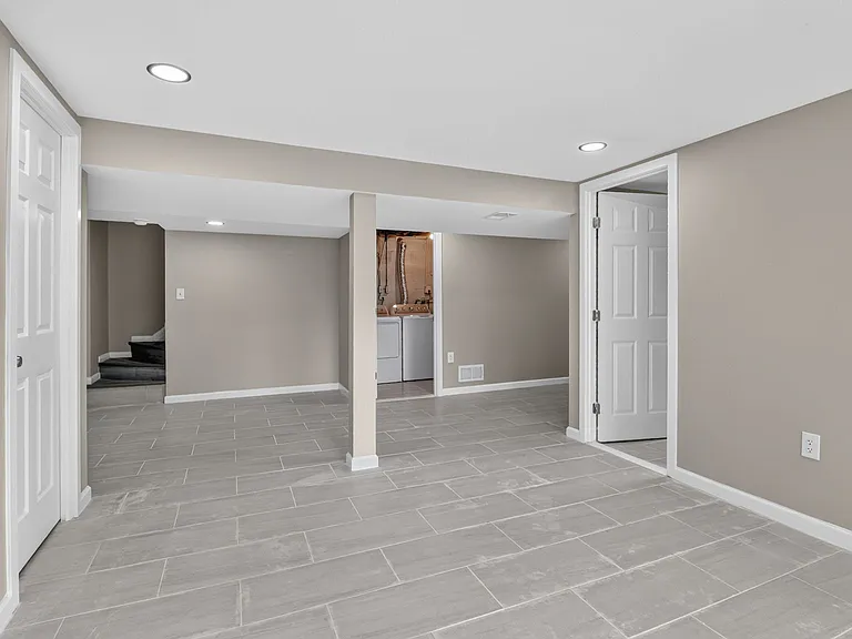 8116 Scotts Level Rd — Photo 10