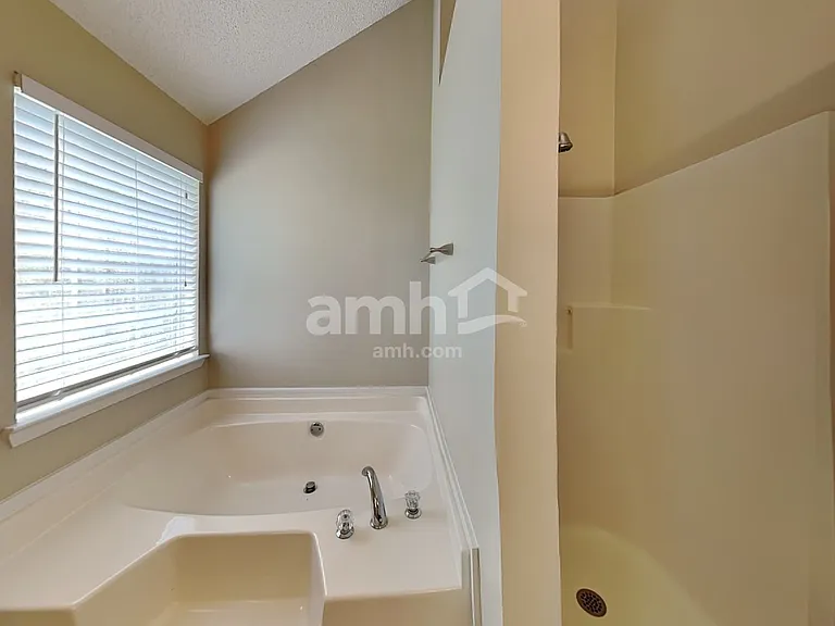 228 Kings Cv — Photo 10