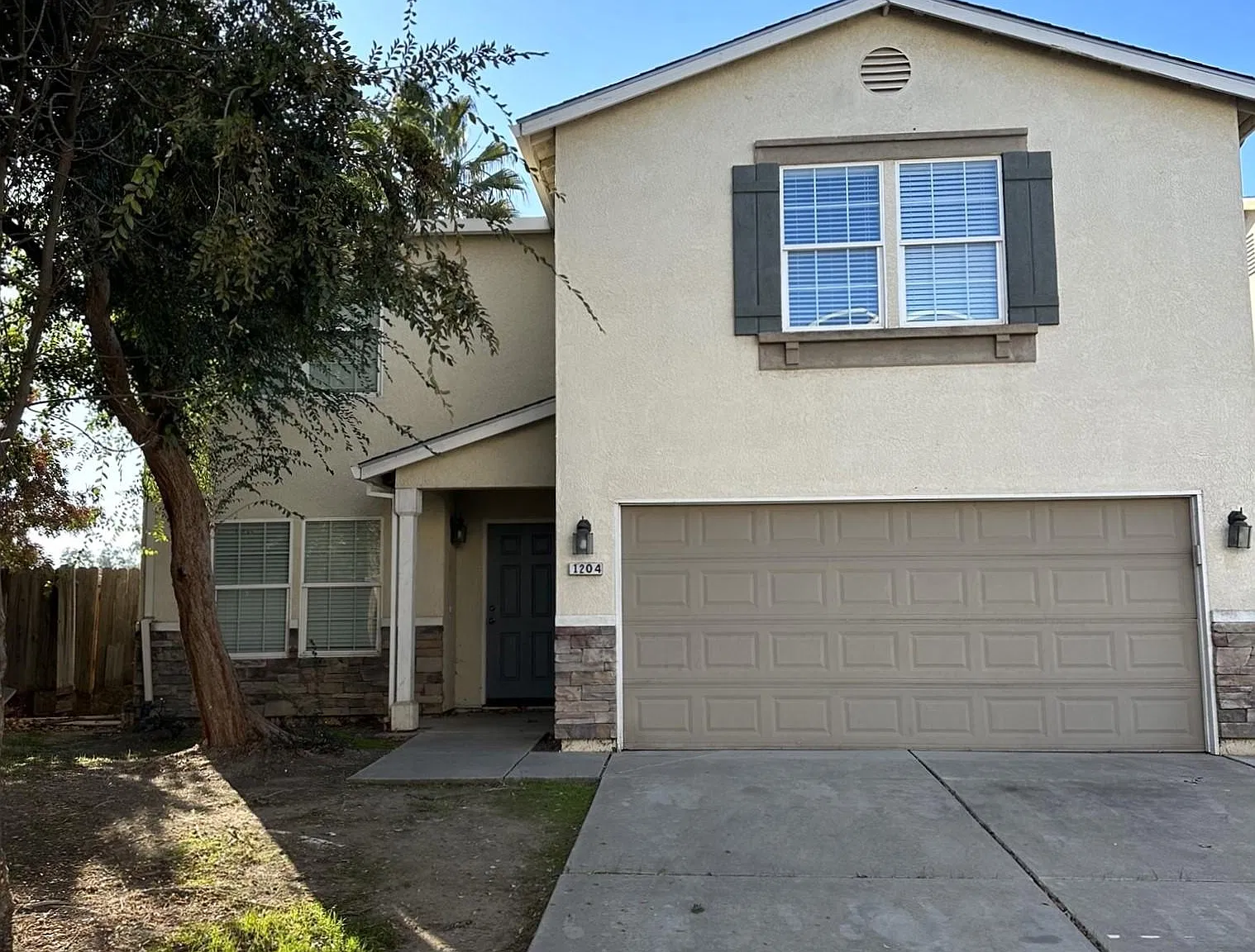 3 bed, 2.5 bath, 1647 sqft, $2,000 — Photo 2
