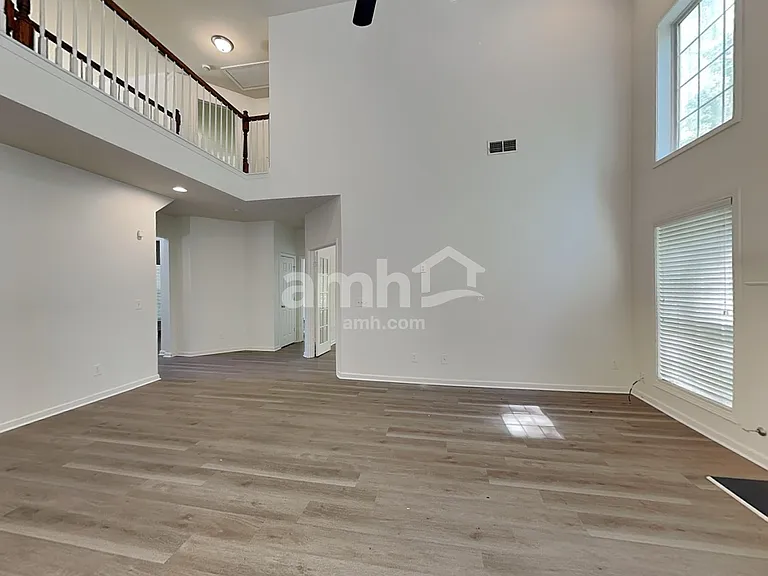 240 Shenandoah Trce — Photo 7