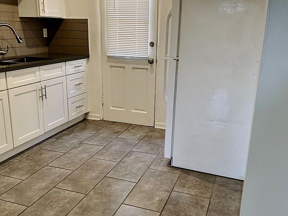 5th image of 806 N Poinsettia Pl #8065