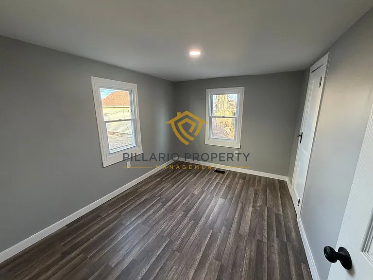 3906 Hoyt Ave — Photo 8