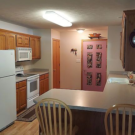 Kitchen with Breakfast Bar