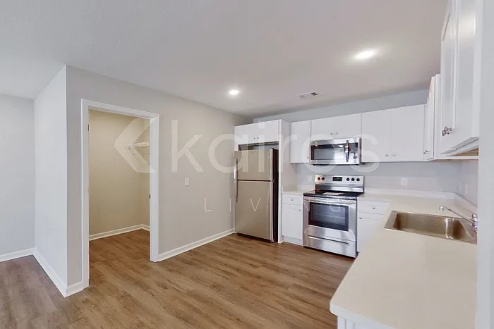 122 Cottage Grove Rd — Photo 6
