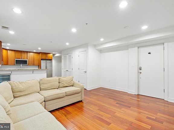 3rd image of 1354 Euclid St NW APT 202A