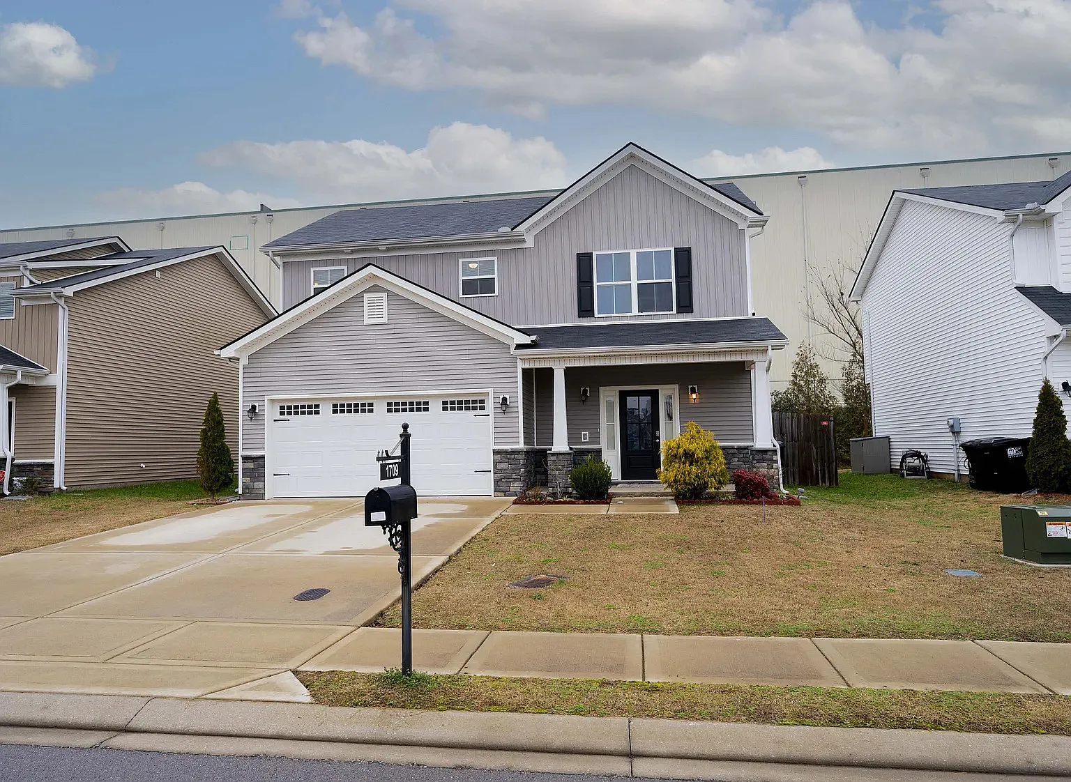 3 bed, 1807 sqft, $1,850 — Photo 1
