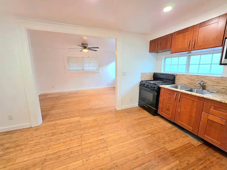 1361 W Vernon Ave #1 — Photo 2