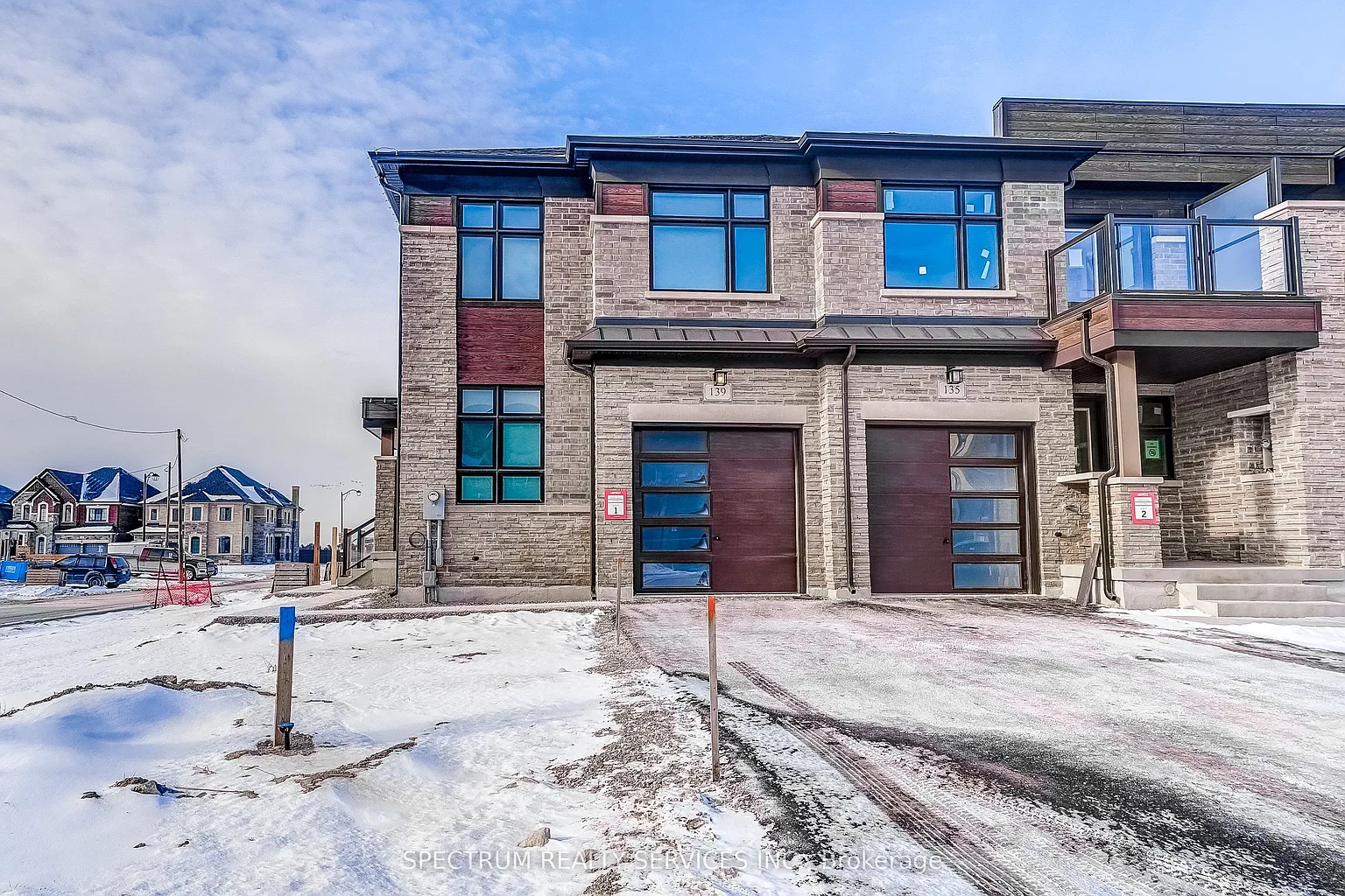 139 Adario Cres photo 1