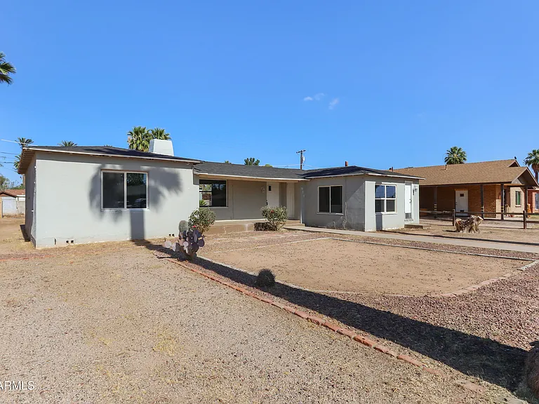 919 N Gilbert Ave — Photo 2
