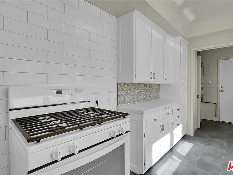 3800 Roxton Ave — Photo 20