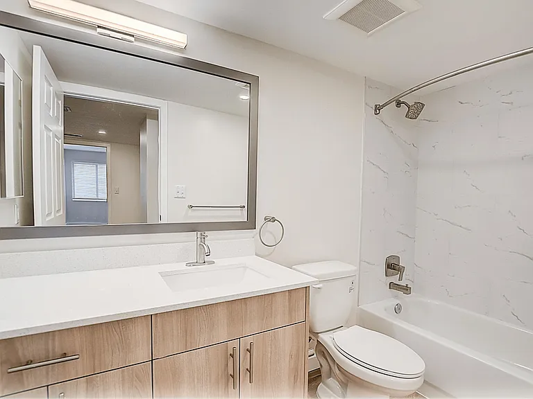 Biscayne Gardens Apartments — Photo 6