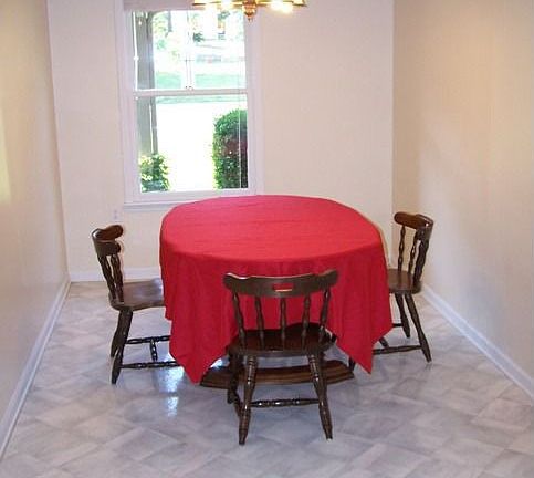 Eat-in kitchen
