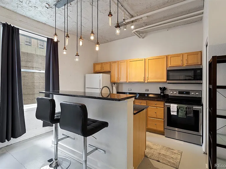 444 17th St #209 — Photo 3