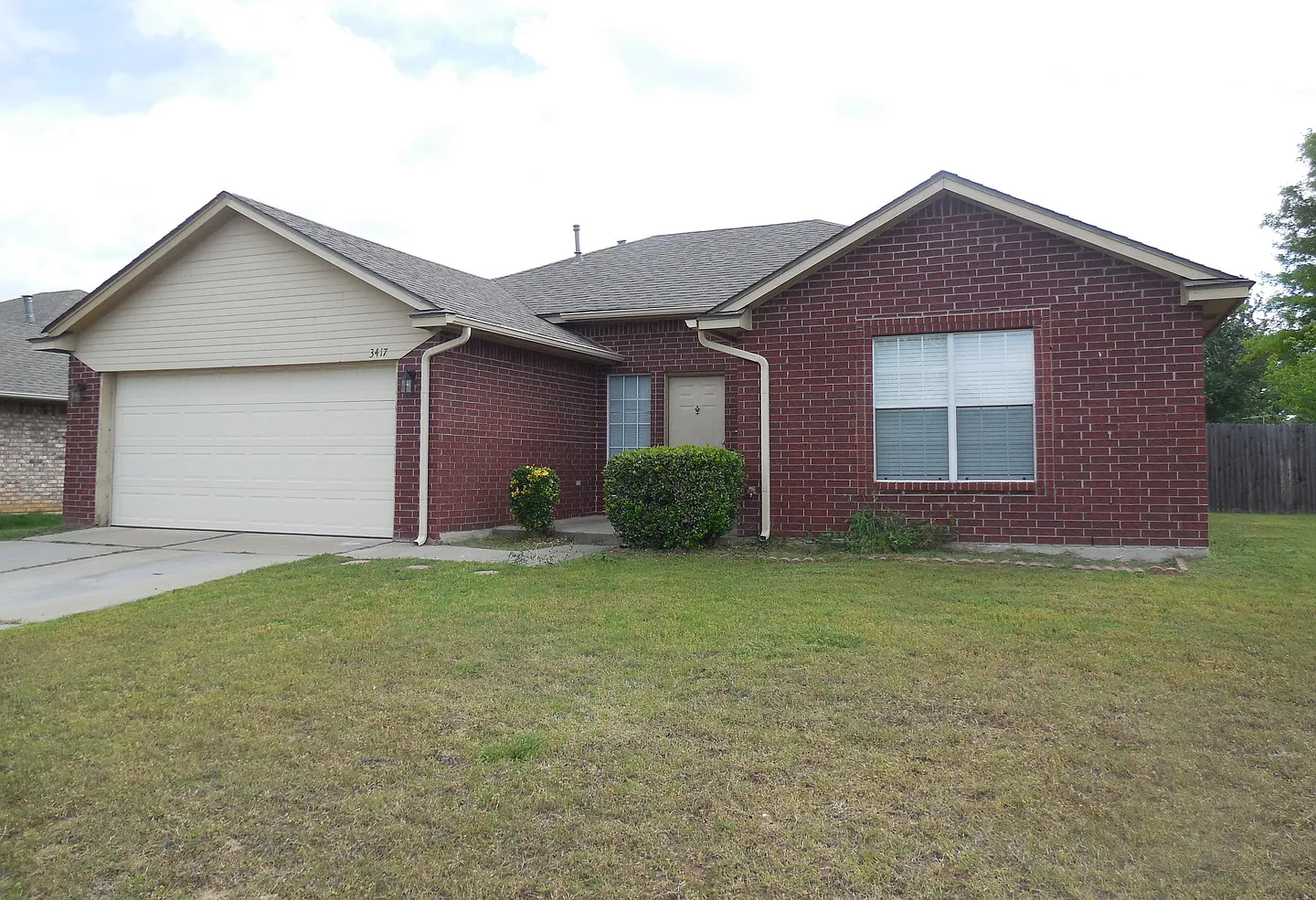 Gorgeous Three Bedroom Home in Southlake Addition — Photo 4